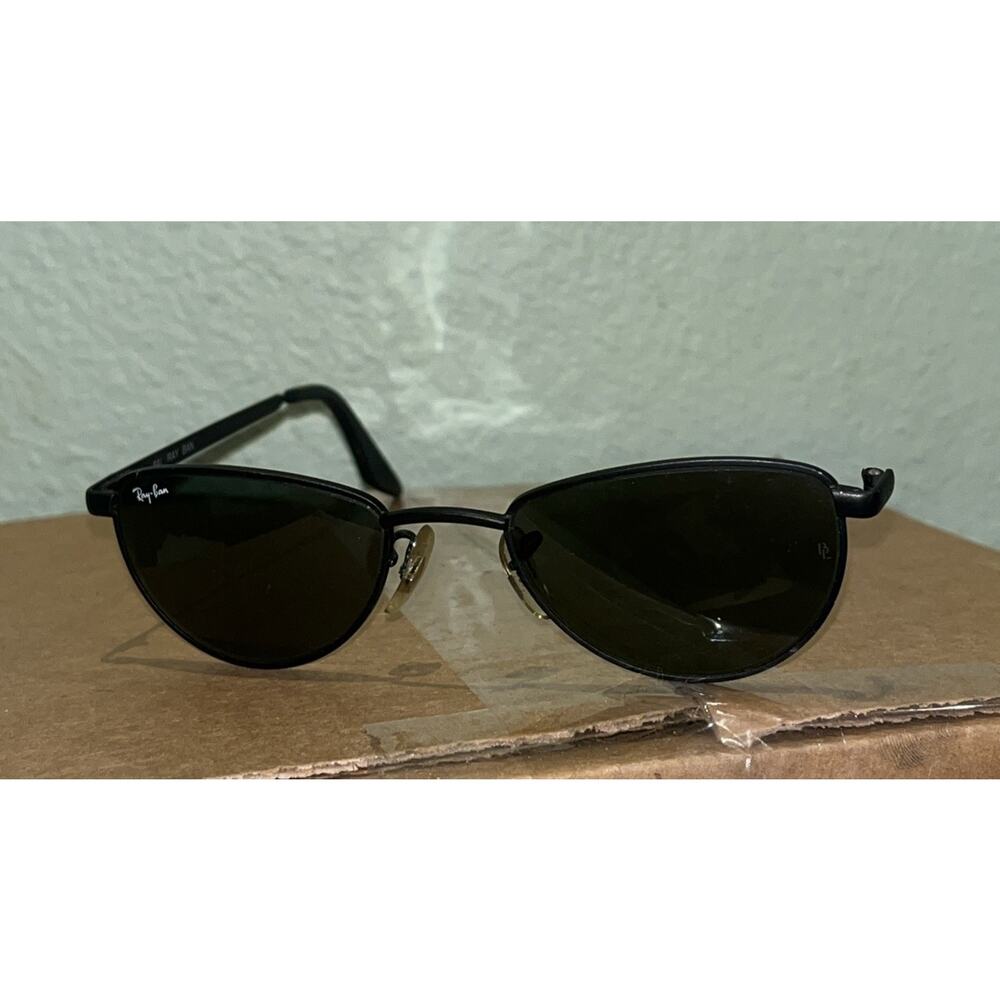 VINTAGE BAUSCH & LOMB RAY-BAN W2193 G15 UV SLEEK Black Sun Glasses. Broken Leg❗️